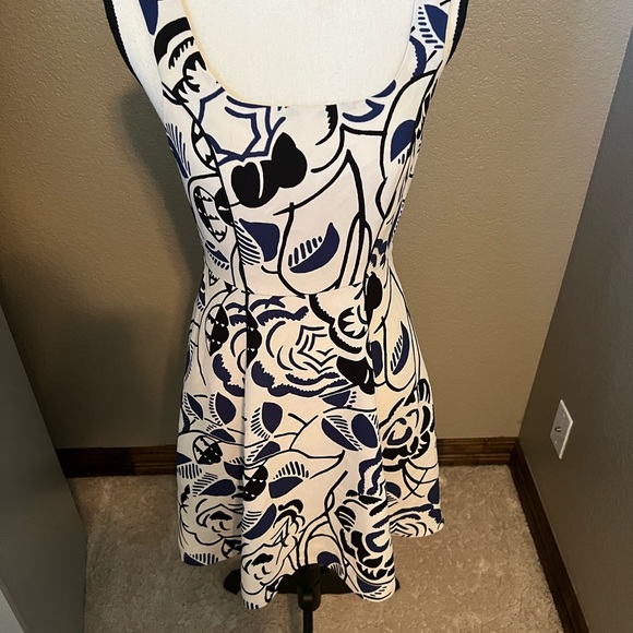 Anthropologie Vanessa Virginia Ink Set Bloom Fit &
Flare Dress Size 2 - Picture 4 of 9